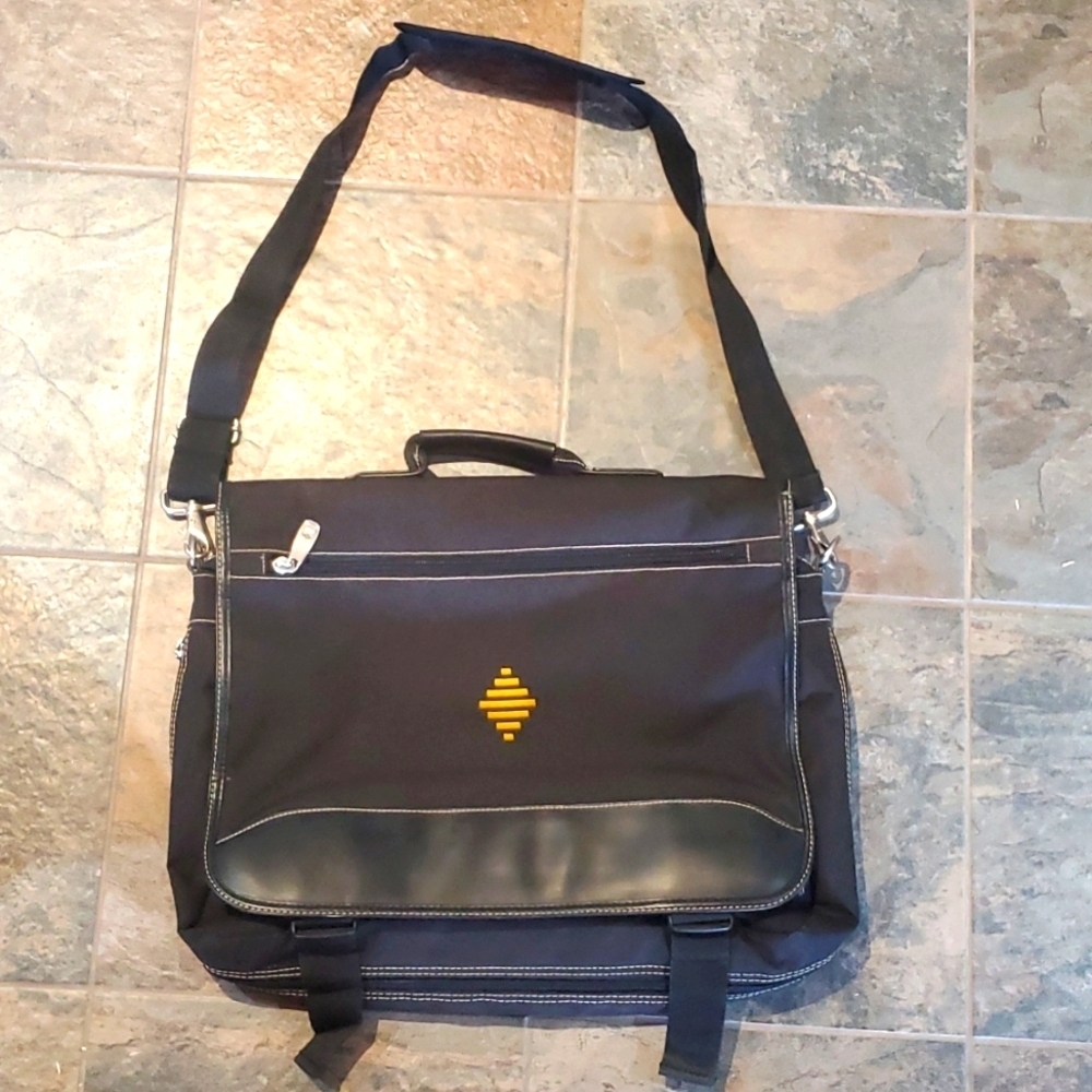 DOCKERS* Satchel